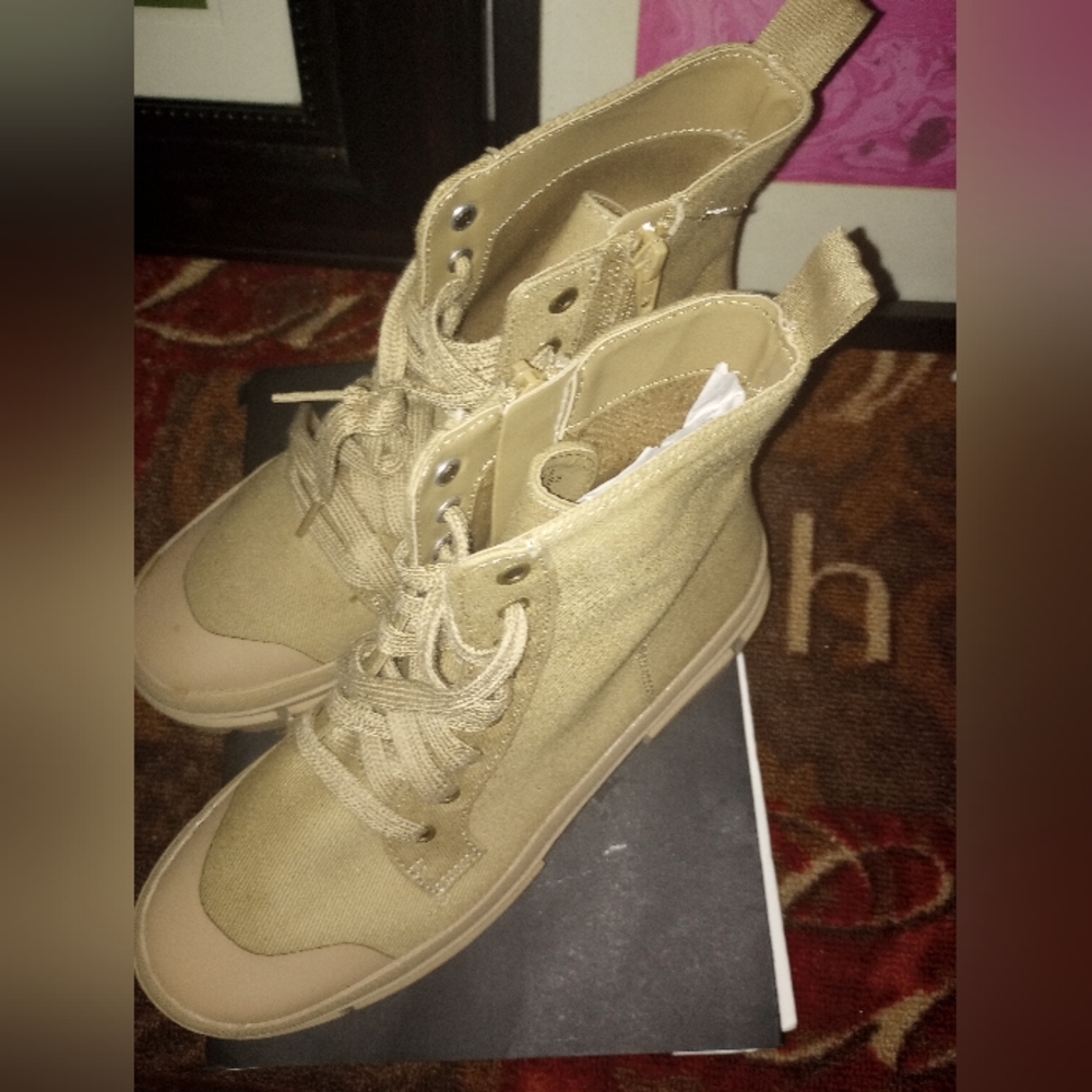 Boots - Picture 6 of 8